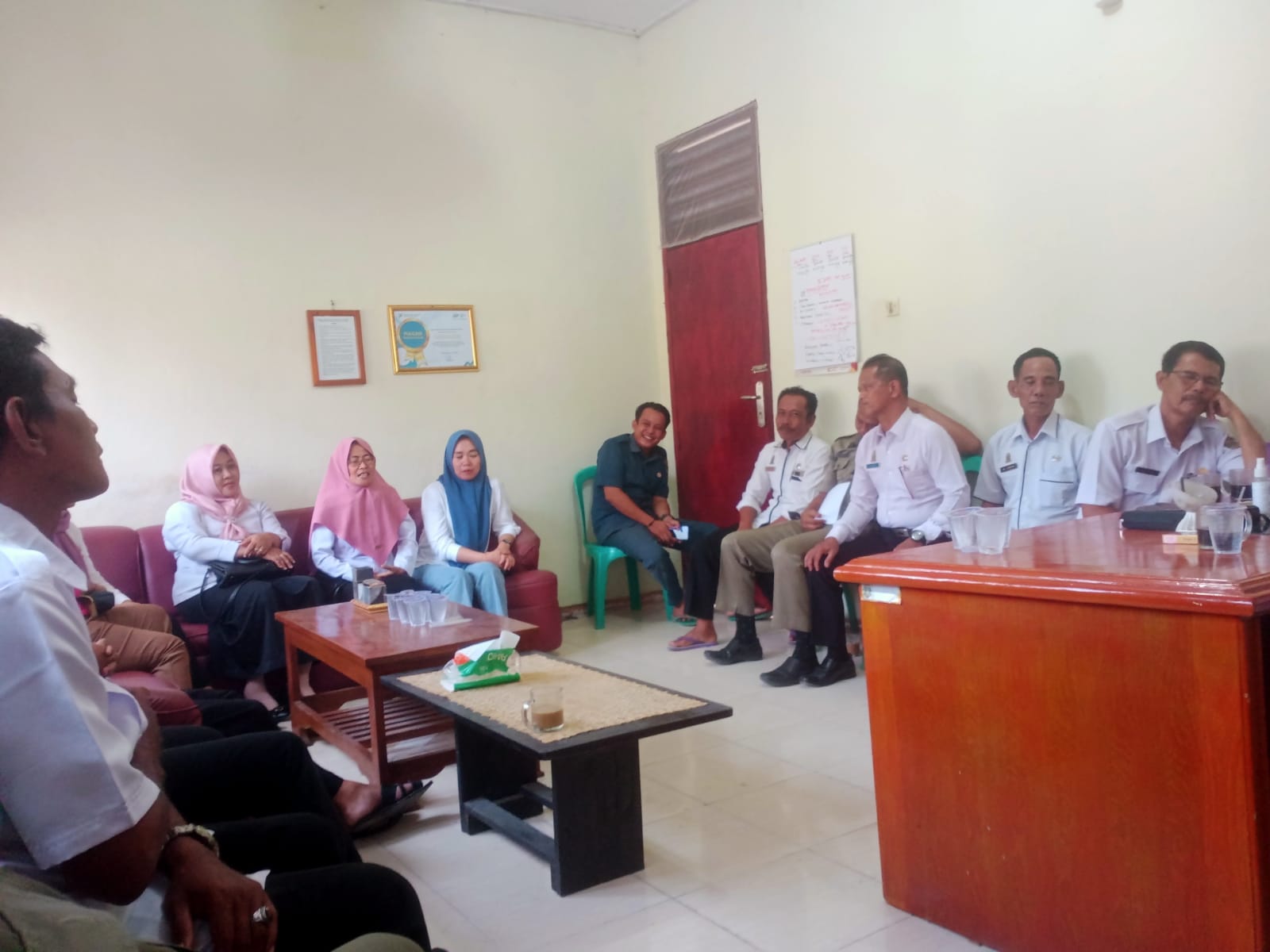 Rapat Stah PERDANA Dalam Kepemimpinan Camat Baru Bpk Drs.MUHAMMAD ALMISAN,M.M